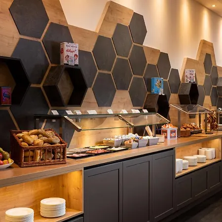 Готель Elaya Center 4*